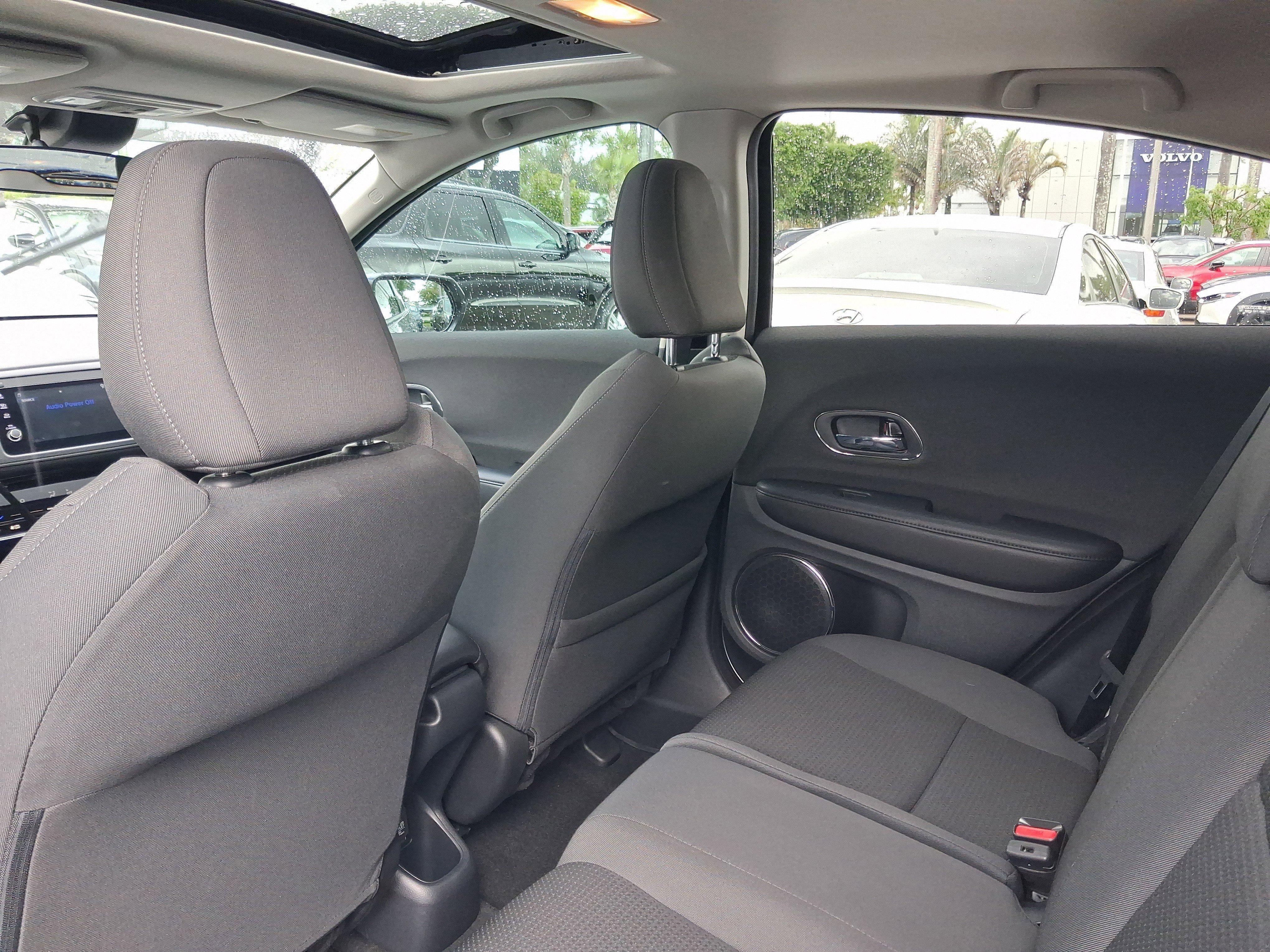 Used 2022  Honda EX image 6