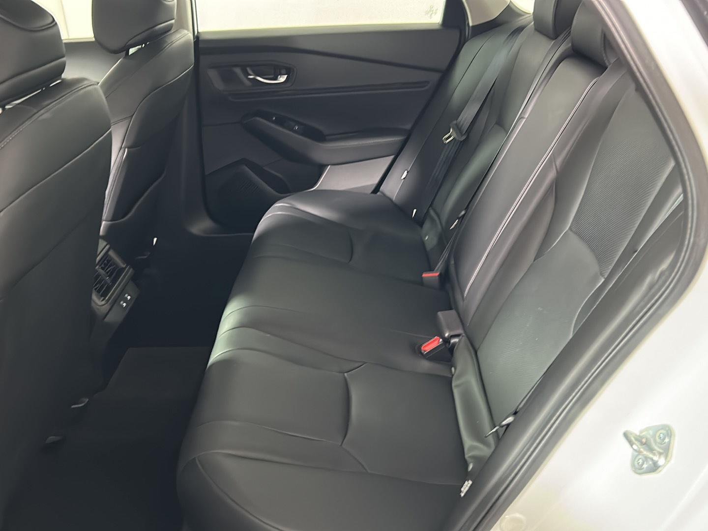 Used 2023 Platinum White Pearl Honda Touring image 16