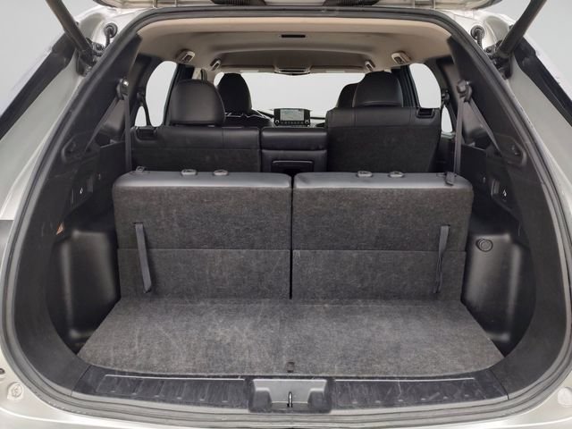 Used 2023 Silver Mitsubishi SE image 32