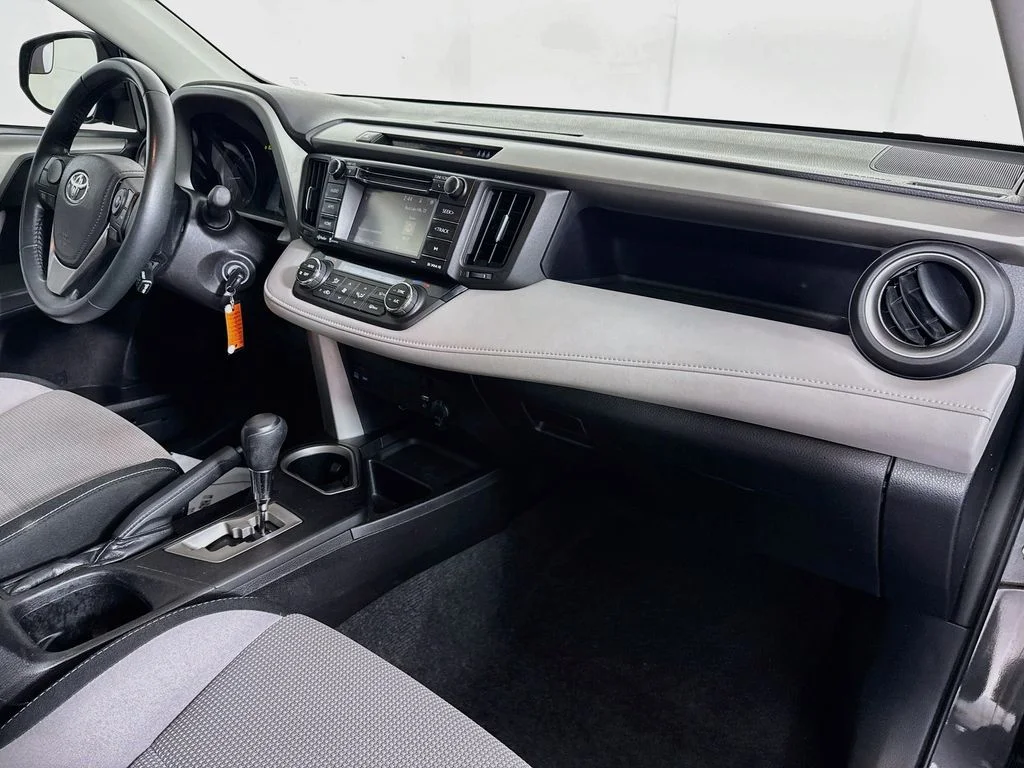 Used 2017 Gray Toyota XLE image 35