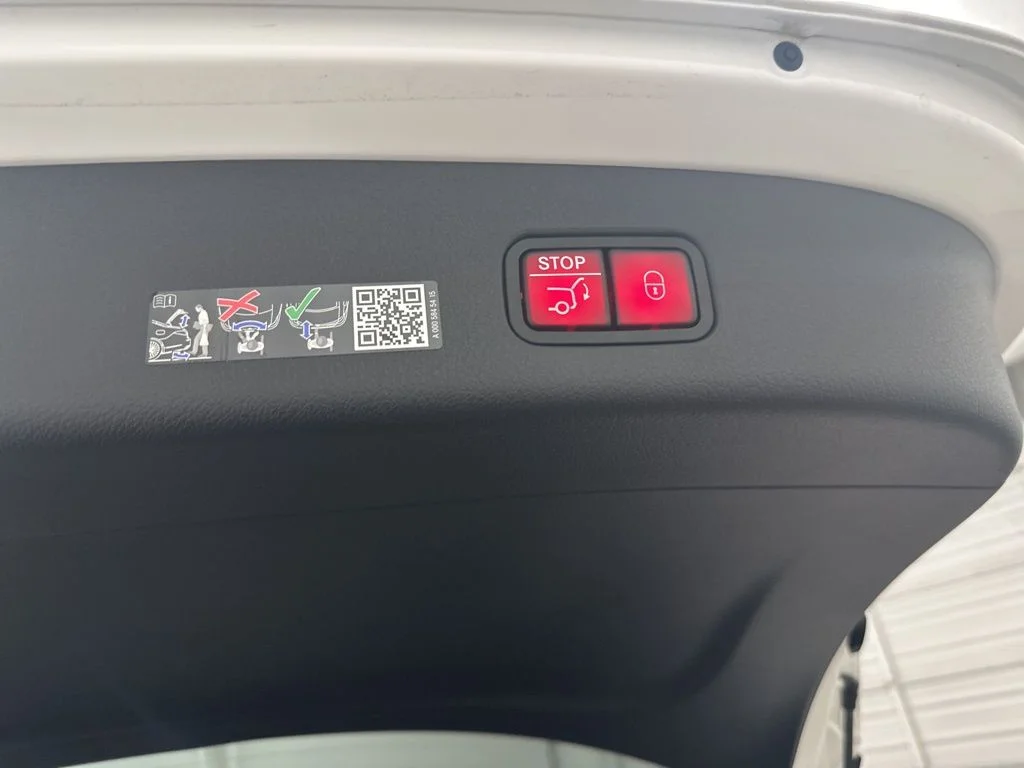 Used 2026 White Mercedes-Benz GLC 300 image 26