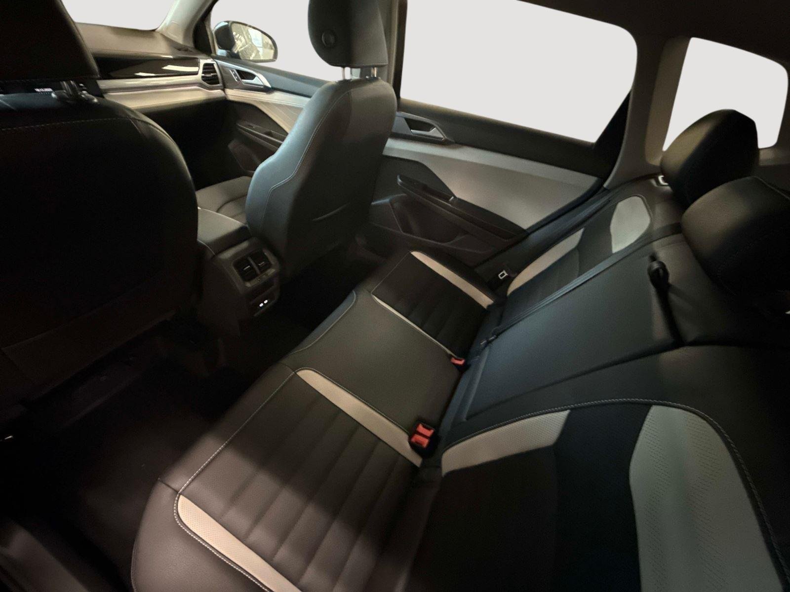 2026 Volkswagen Taos SEL - Photo 11