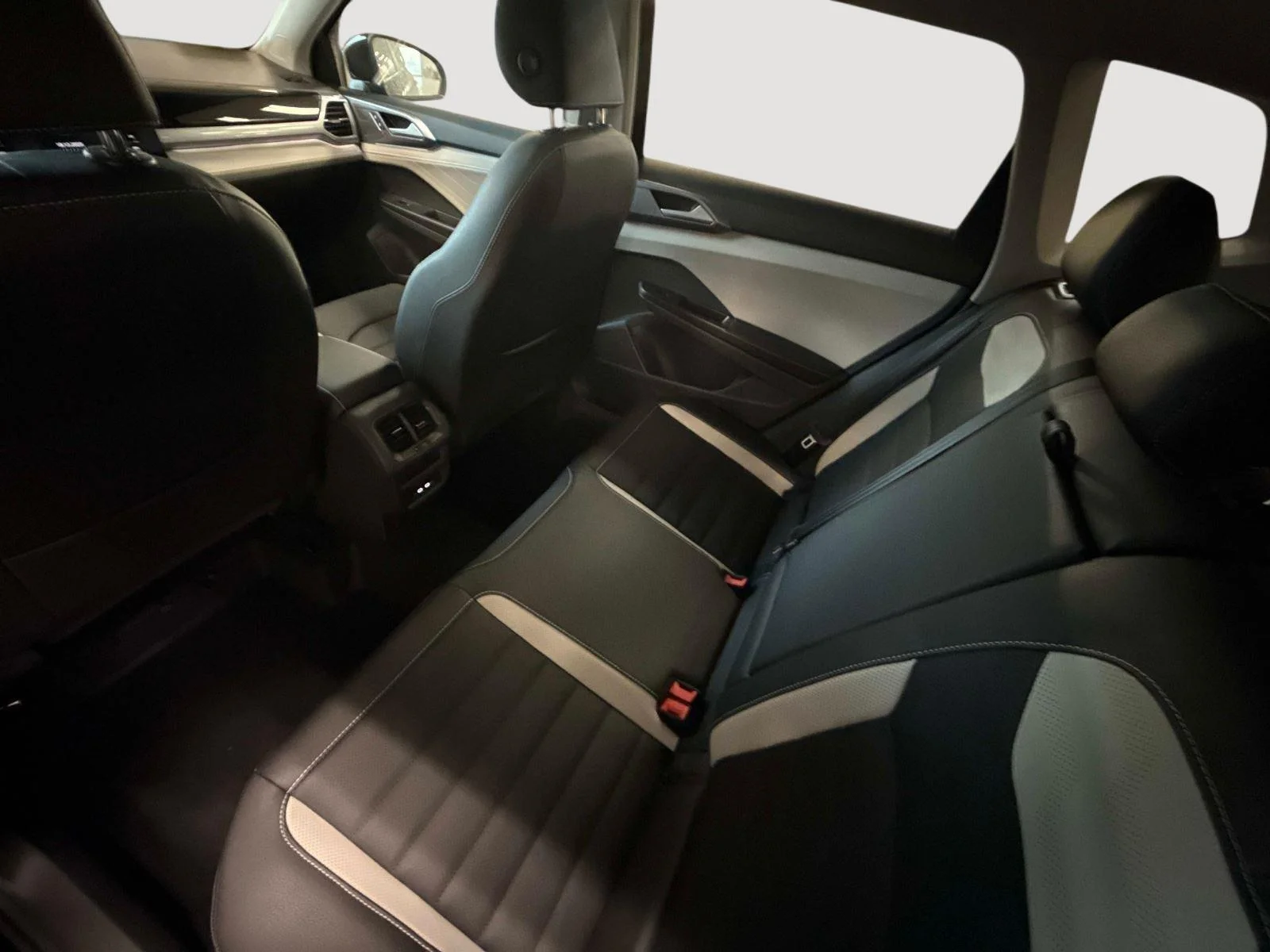 2026 Volkswagen Taos SEL - Photo 10