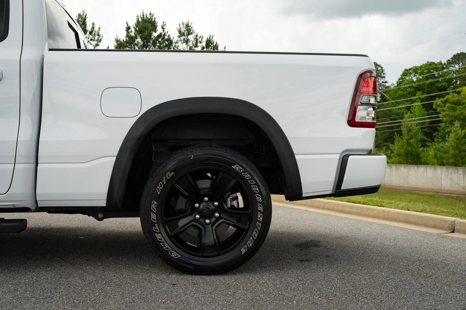 Used 2021 White Ram Big Horn/Lone Star image 6