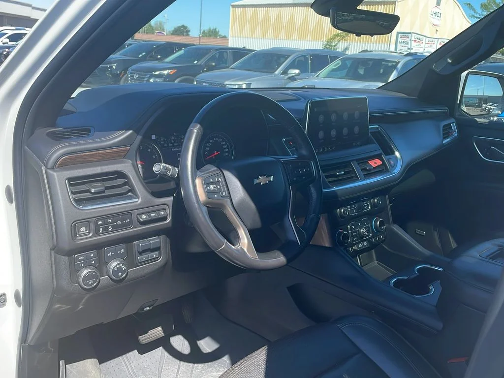 Used 2021 Iridescent Pearl Tricoat Chevrolet High Country image 14