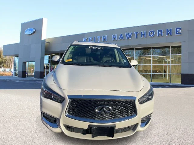 Used 2019 Majestic White INFINITI LUXE image 2