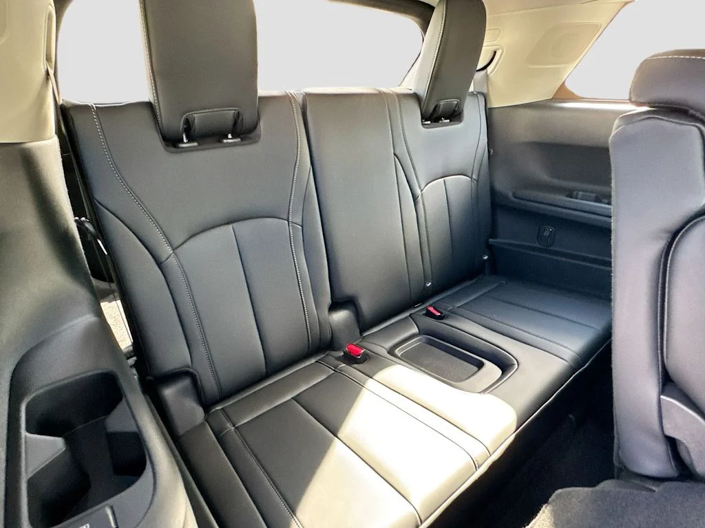 Used 2027 White INFINITI LUXE image 29