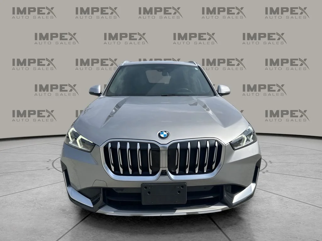 Used 2023 Silver BMW xDrive28i image 8