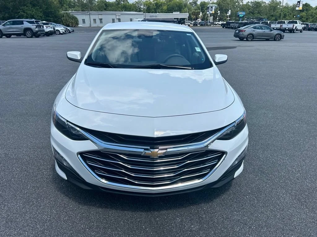 Used 2024 Summit White Chevrolet 1LT image 1