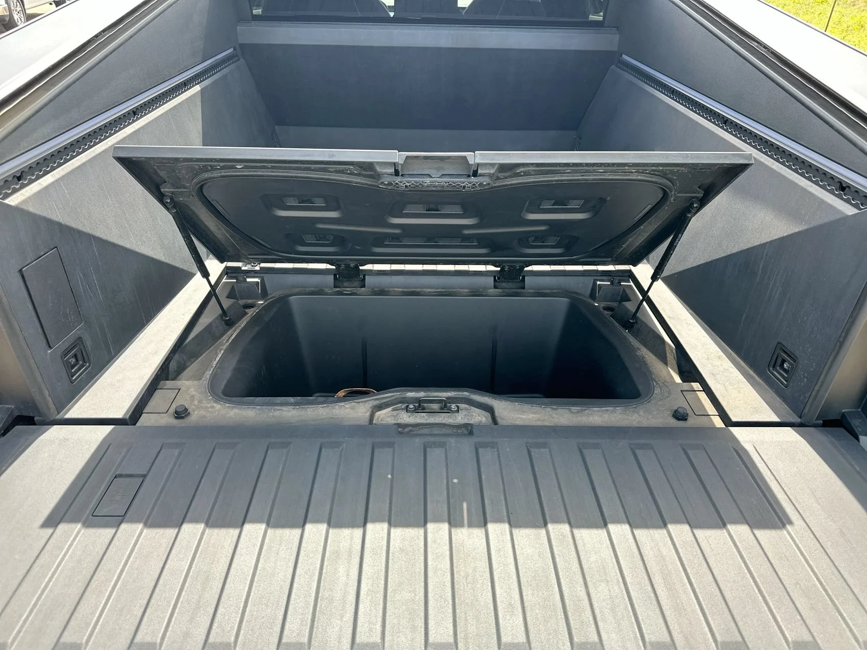 Used 2024 Black Tesla  image 26