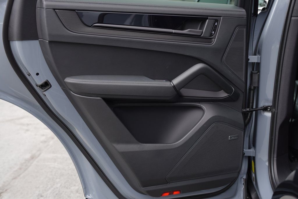 2026 Porsche Cayenne Coupe GTS - Photo 24