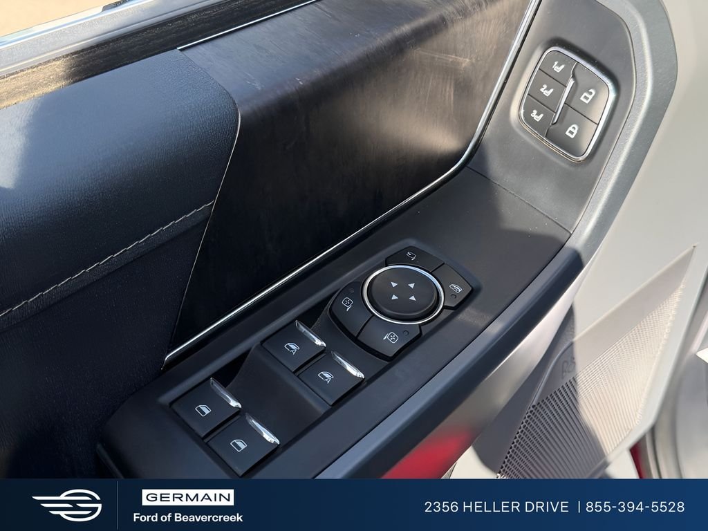 Used 2021  Ford Lariat image 13