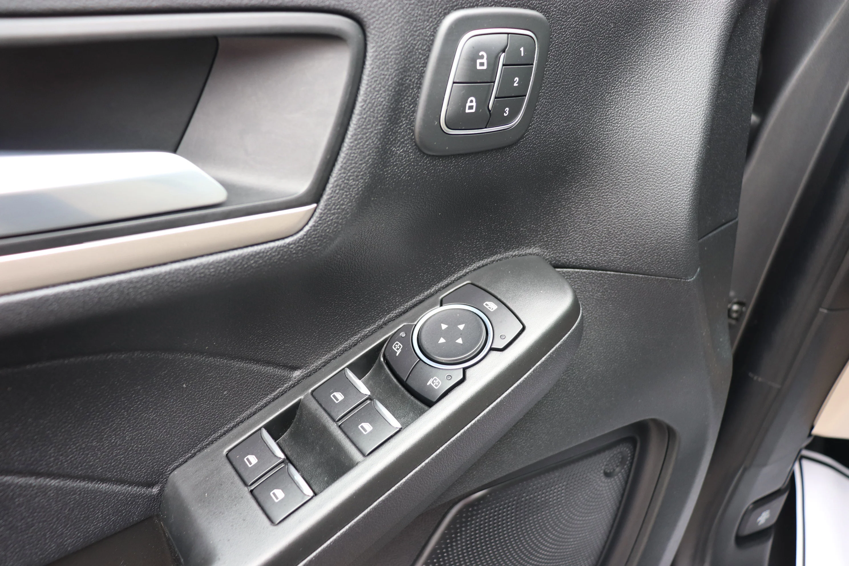 Certified Used 2022 Gray Ford SEL AWD image 11