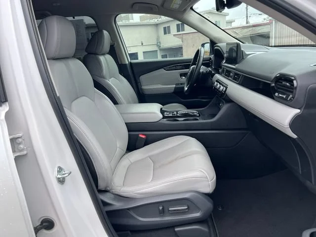 Used 2023 Platinum White Pearl Honda EX-L 8 Passenger image 9