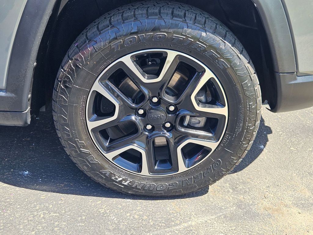 Used 2020 Sting-Gray Clearcoat Jeep Trailhawk image 31