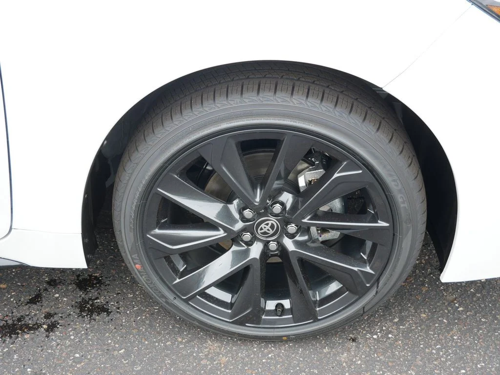 New 2026 Wind Chill Pearl <sup>1</sup> Toyota  SE image 4