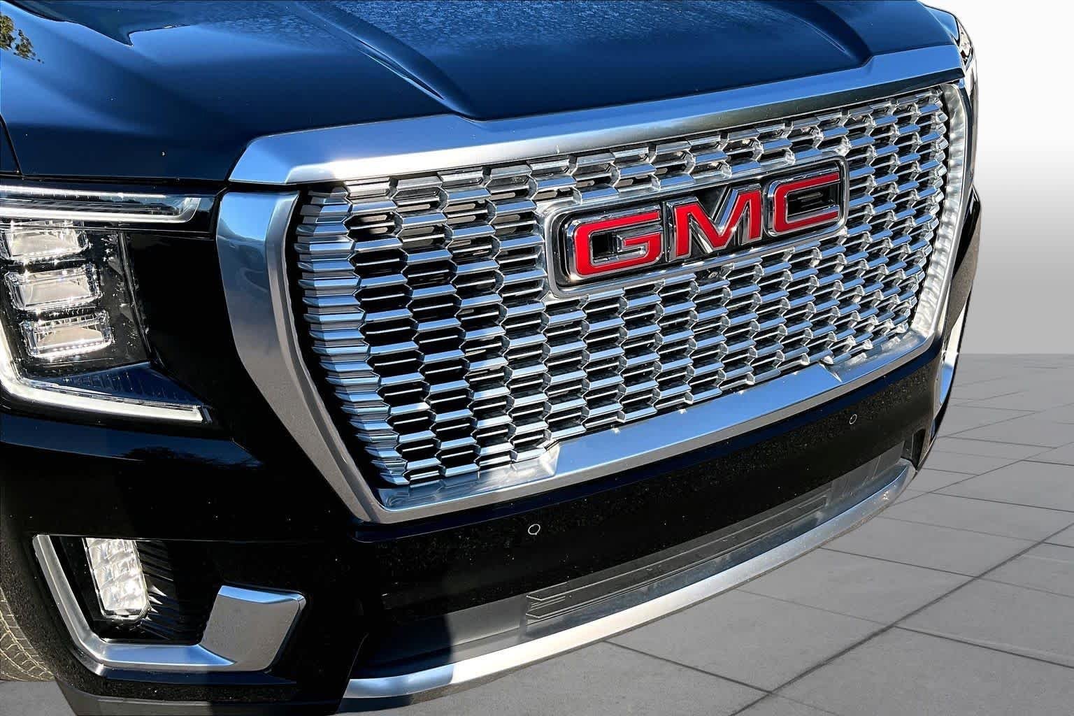 Used 2024 Onyx Black GMC Denali image 32