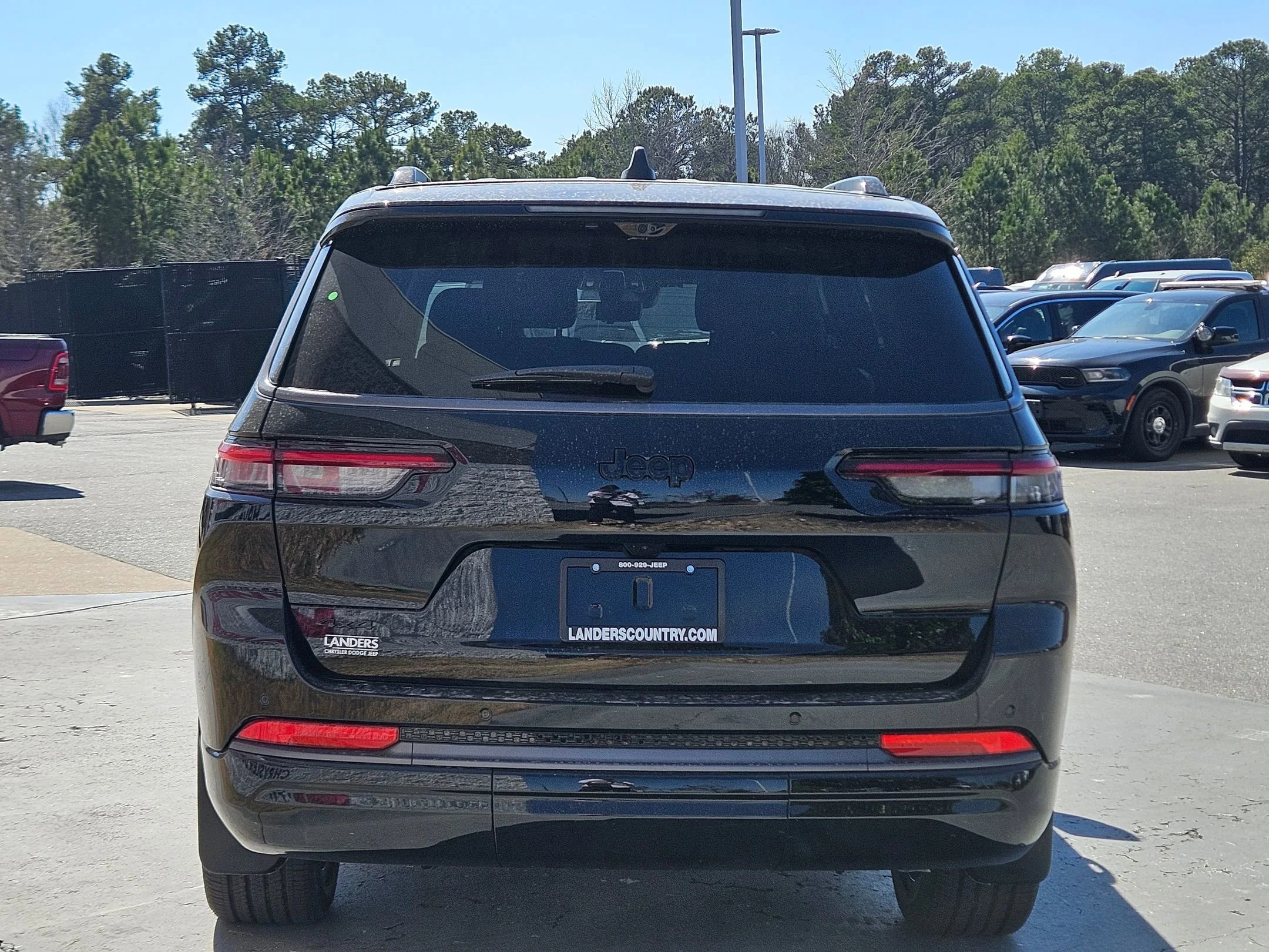 New 2026 Diamond Black Crystal Pearlcoat Jeep Limited Reserve image 6