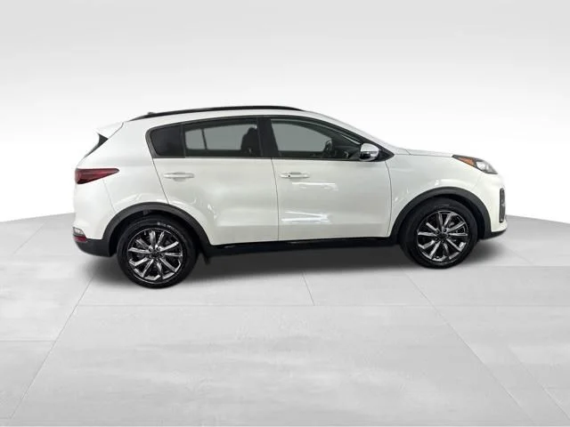 Used 2022 White Kia Nightfall image 6