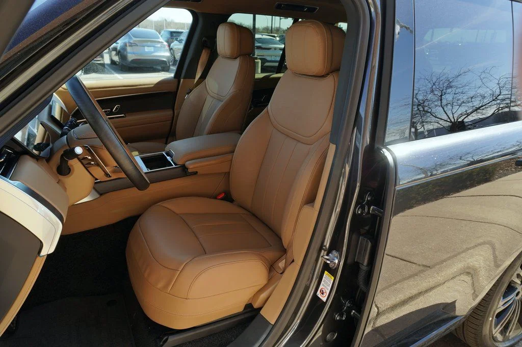 New 2026 Carpathian Grey Land Rover SE image 13
