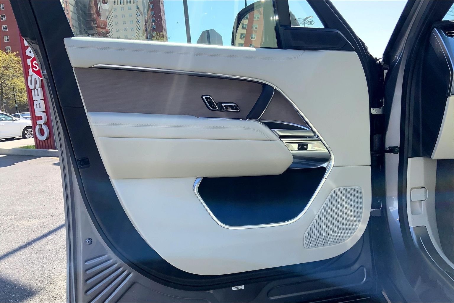 New 2026 Eiger Grey Land Rover SE 7 Seats image 10