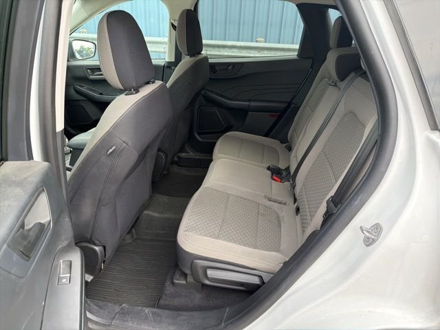 Certified Used 2022 Oxford White Ford SE image 4