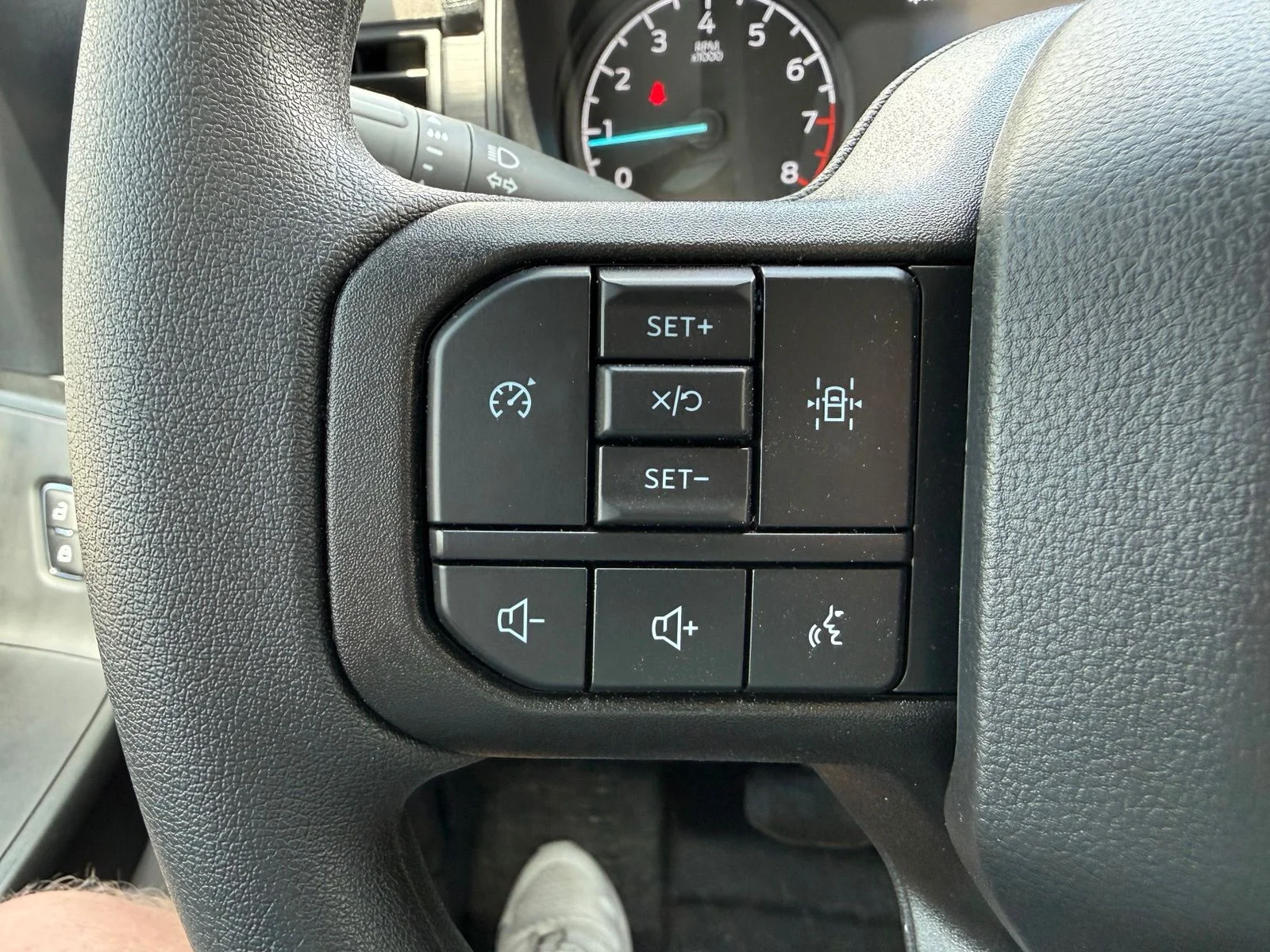 New 2026 Oxford White Ford XL image 28