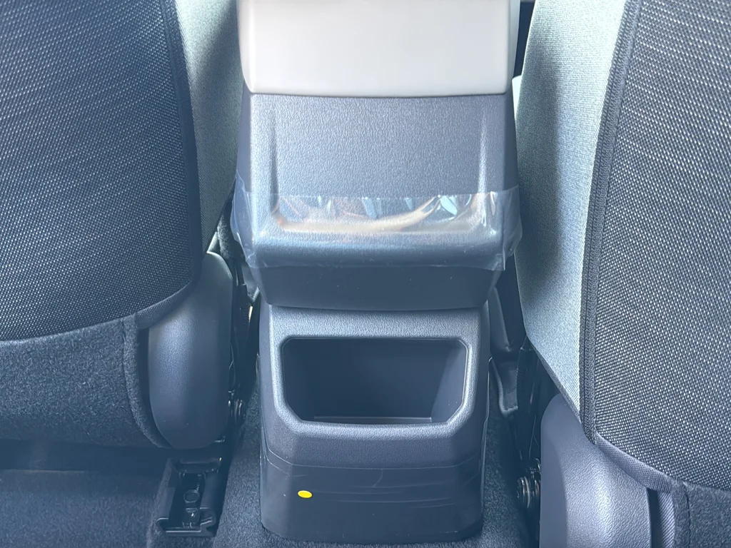 New 2027 Snow White Pearl Kia LX image 16