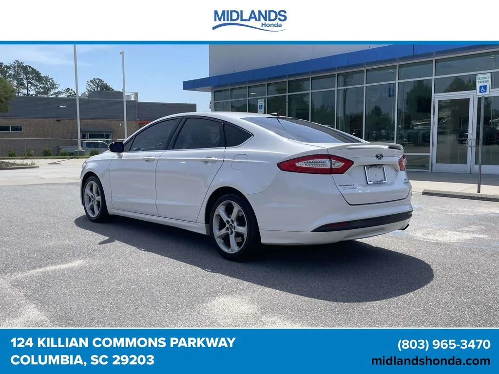 Used 2016 White Platinum Clearcoat Metallic Ford SE image 4