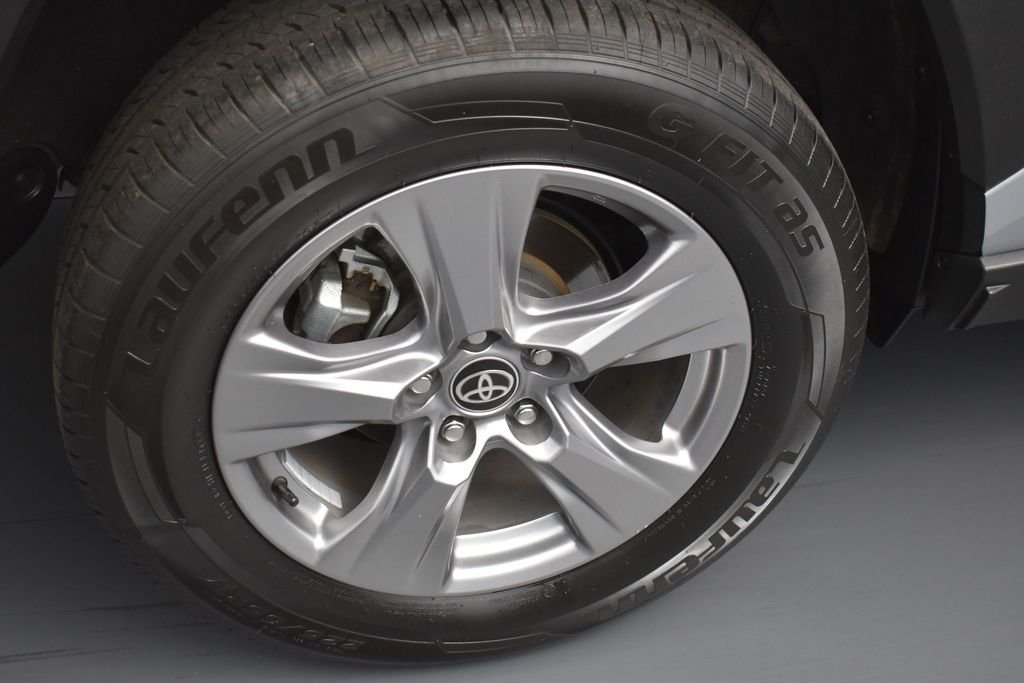 Used 2025 Silver Toyota XLE image 20