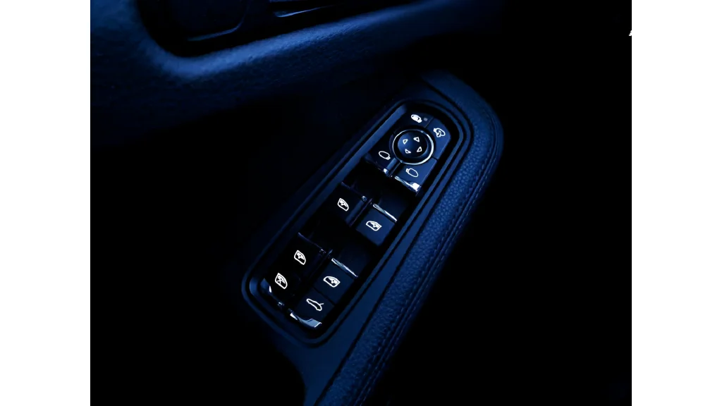 Used 2018  Porsche Base image 31