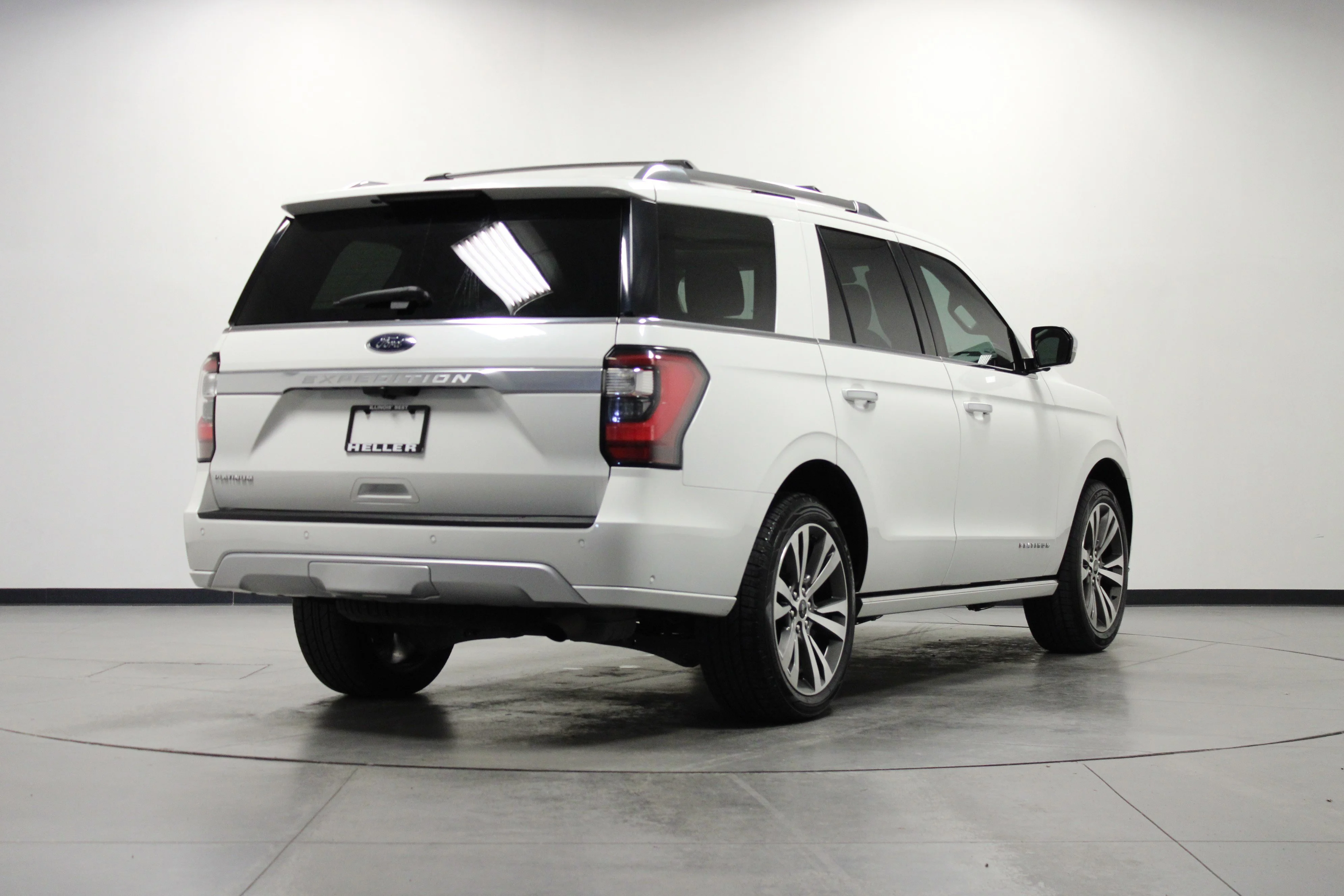 Used 2020 White Metallic Ford Platinum image 4