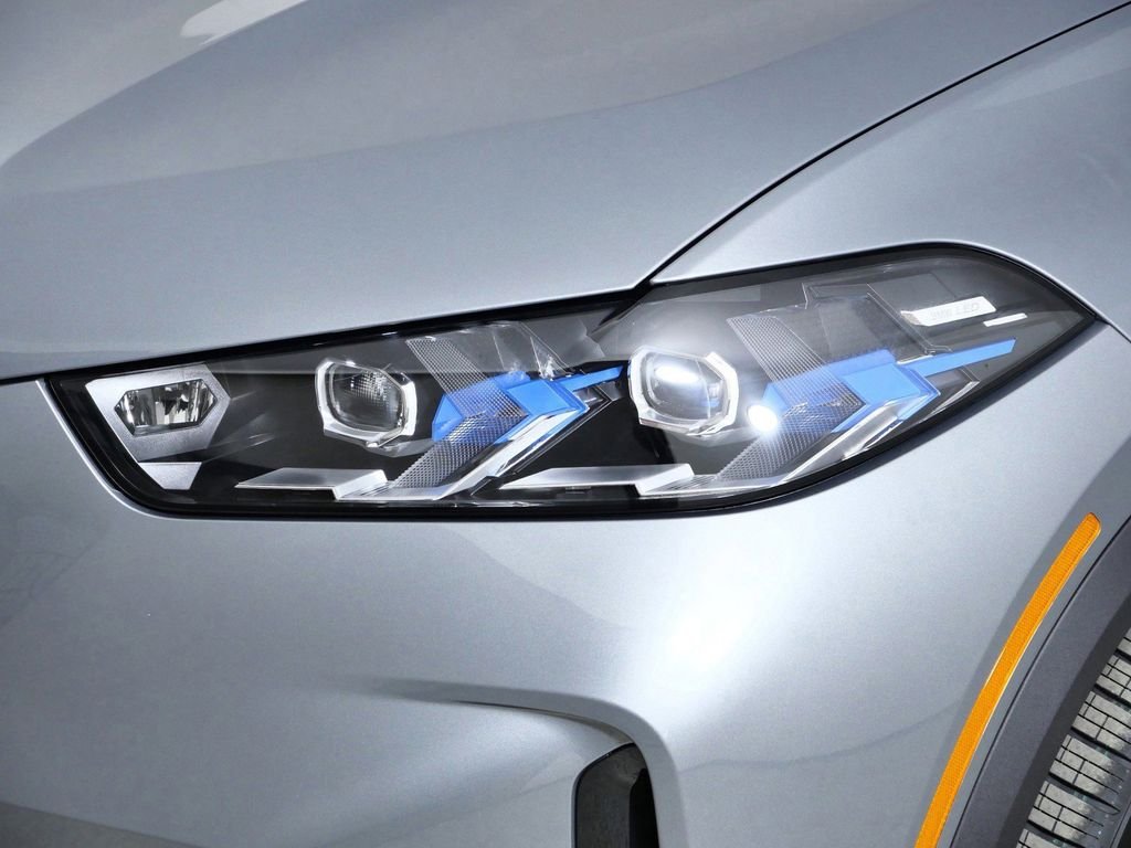 Used 2026 Skyscraper Grey Metallic BMW xDrive40i image 4