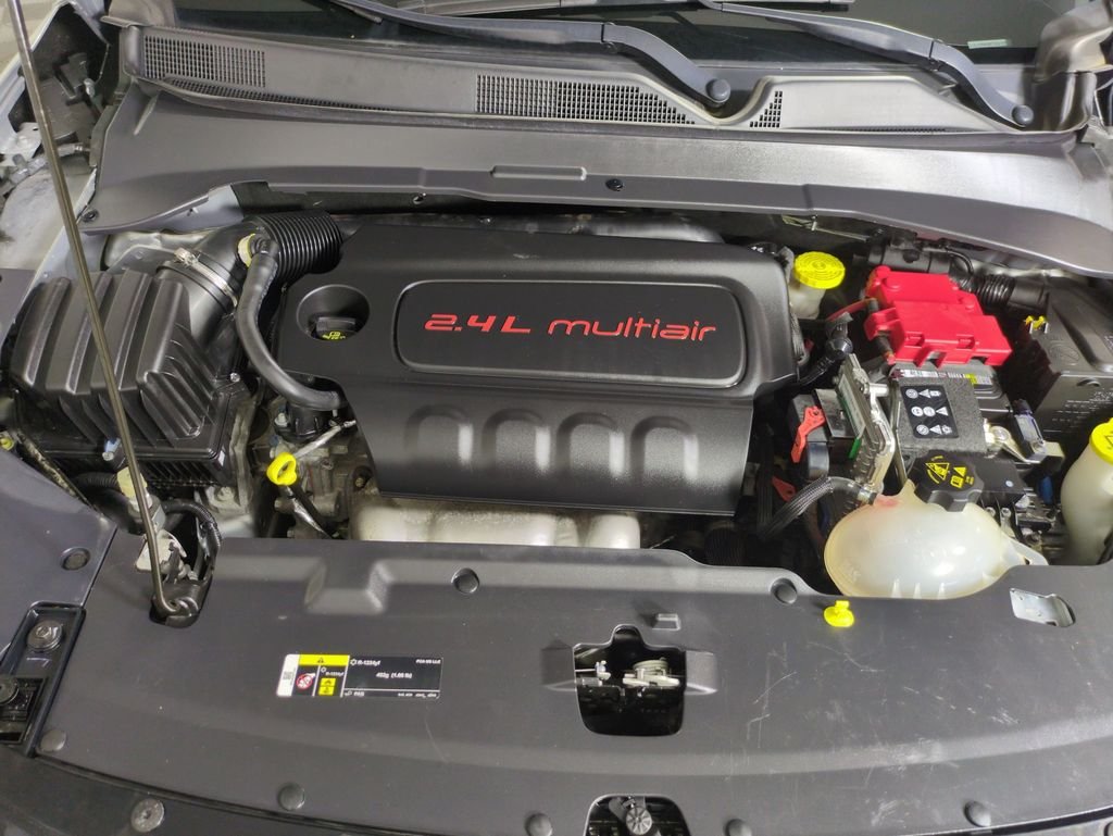 Used 2021 Billet Silver Metallic Jeep Latitude image 22