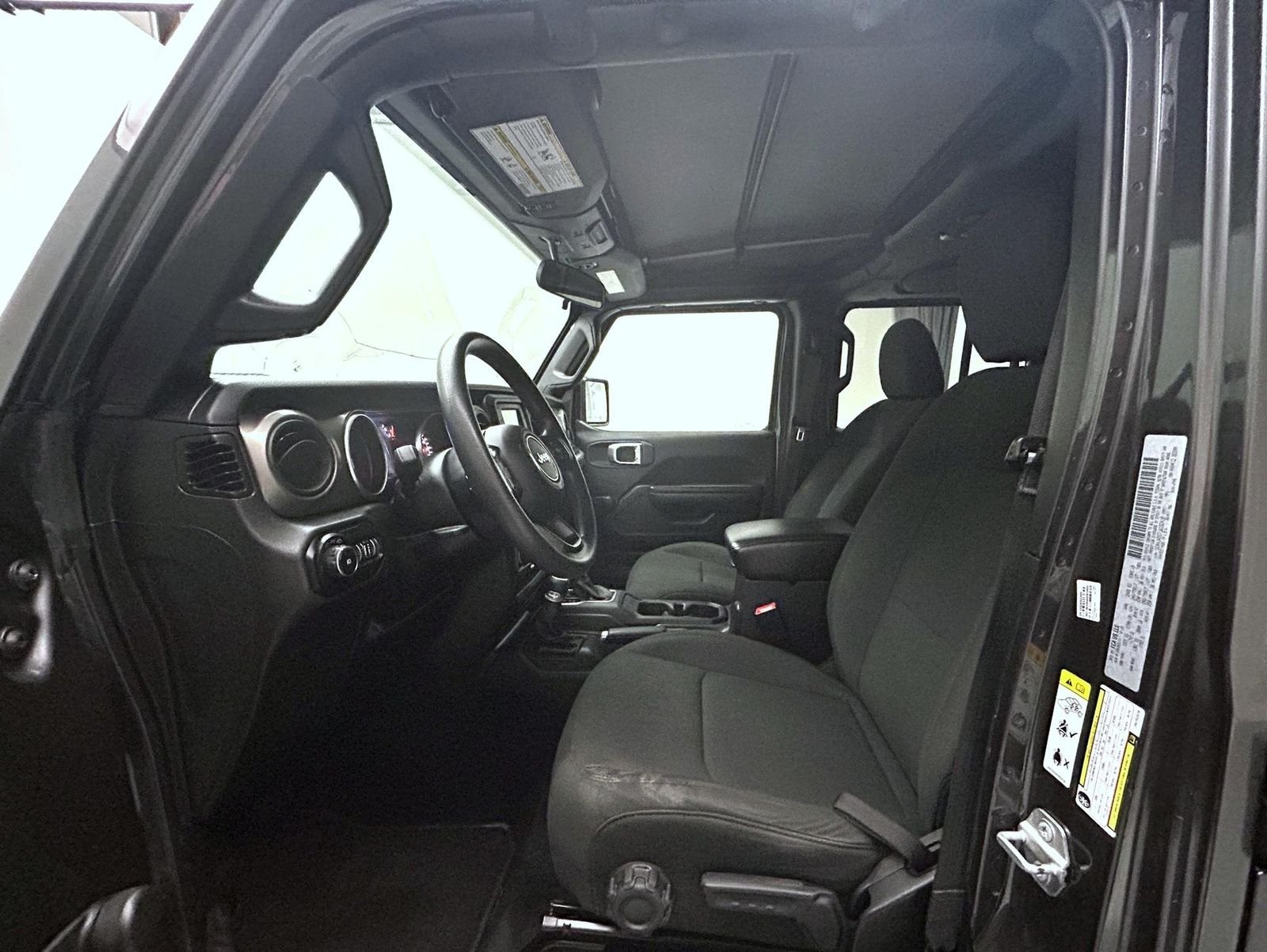 Used 2018 Gray Jeep Unlimited Sport image 10