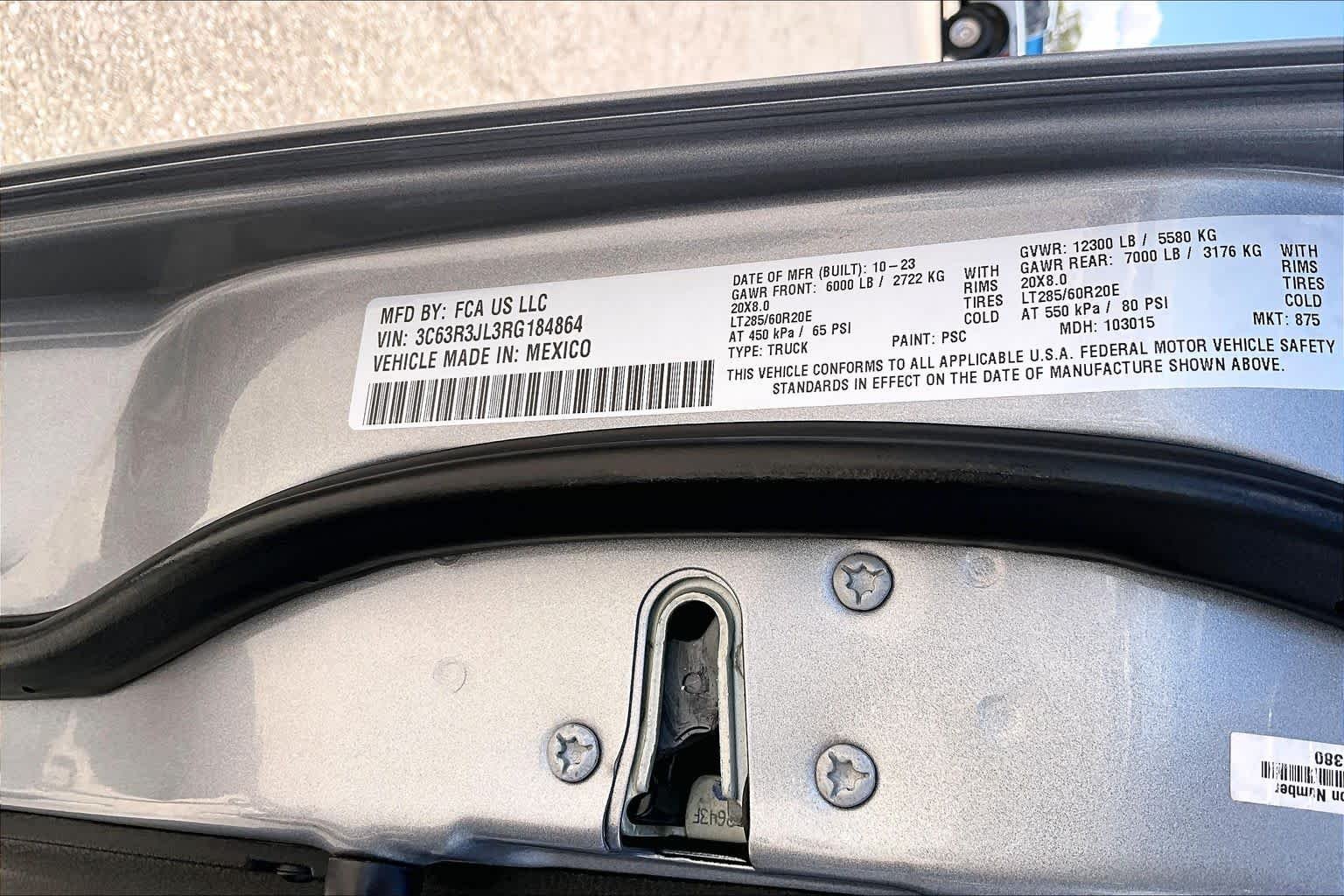 Used 2024 Billet Silver Metallic Clearcoat Ram Laramie image 34