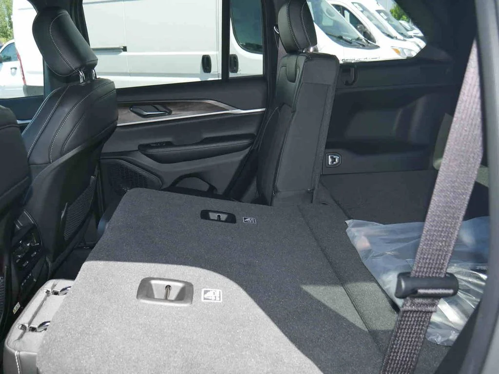 New 2026 White Jeep Altitude image 14