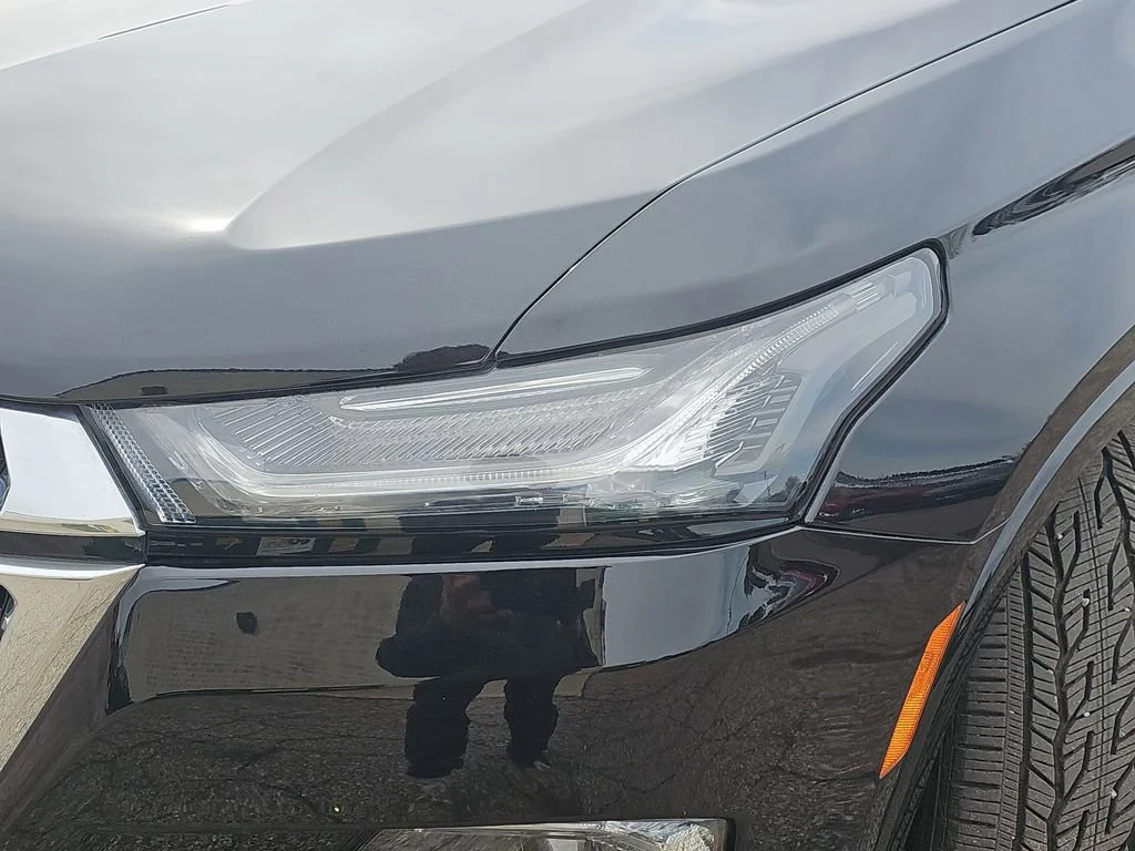 Used 2023 Mosaic Black Metallic Chevrolet Premier image 39
