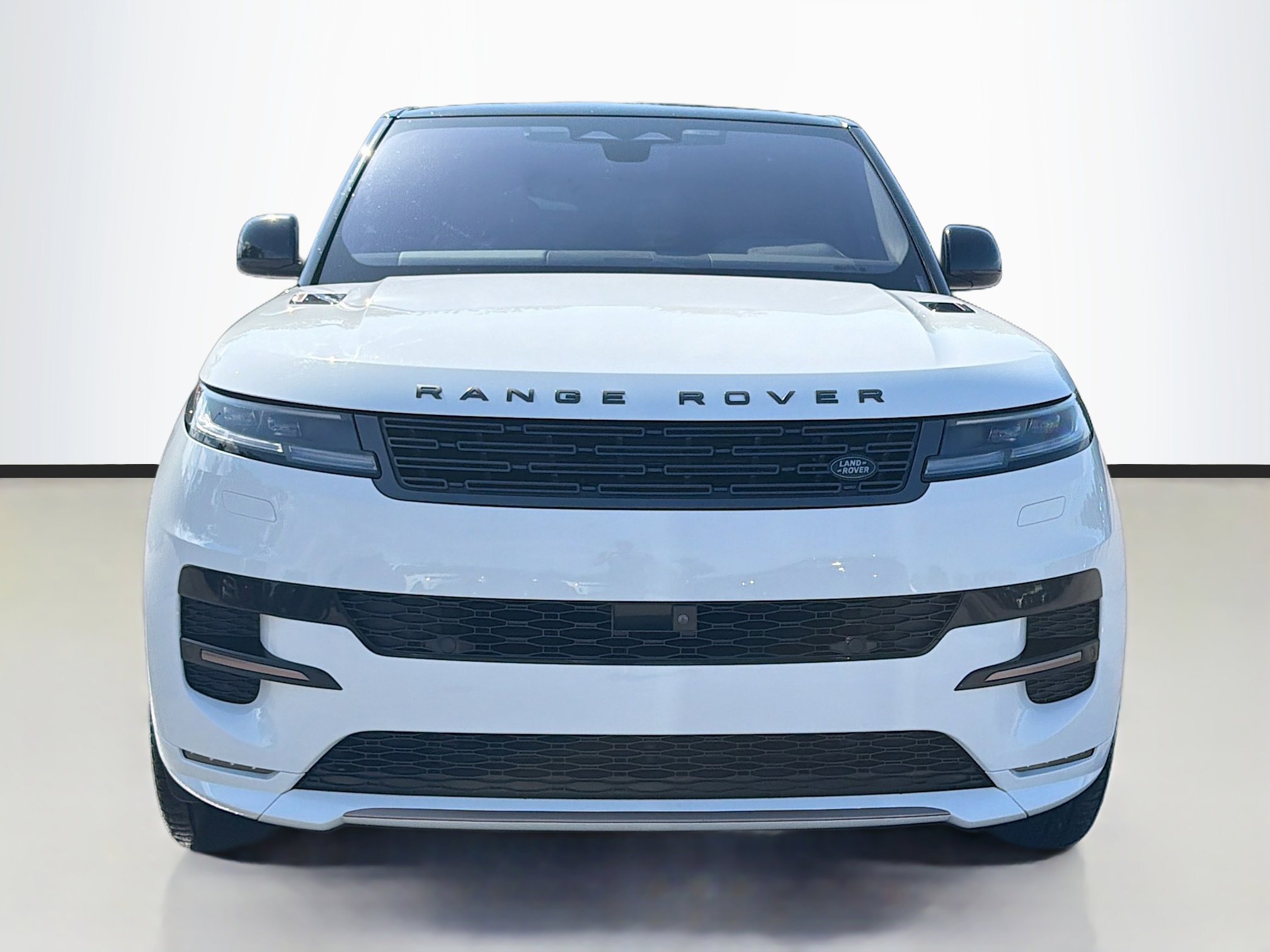 Used 2023 Fuji White Land Rover SE Dynamic image 8