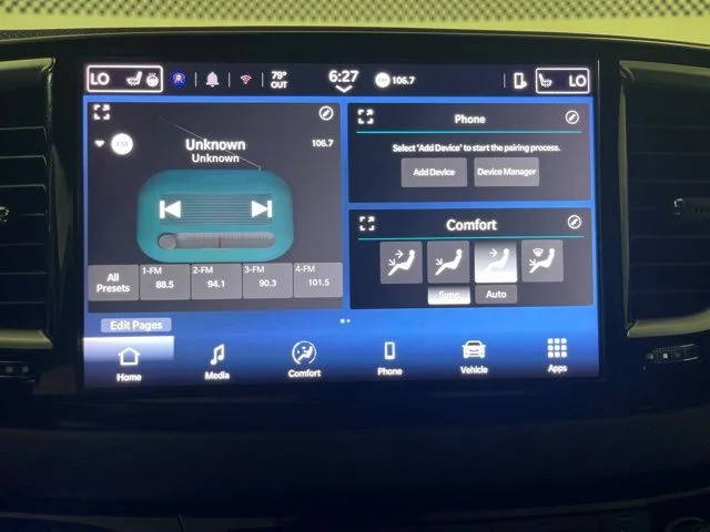 Used 2025 Diamond Black Chrysler Select image 40