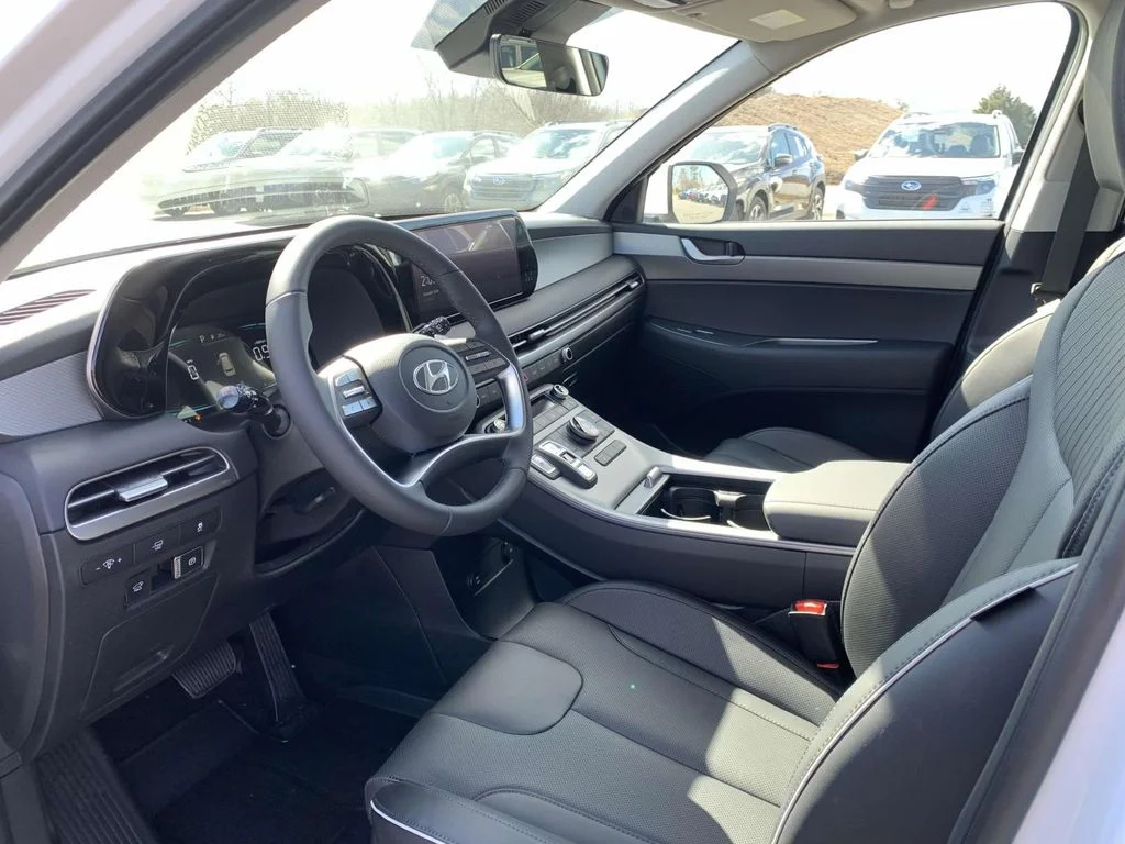 Certified Used 2025 Hyper White Hyundai XRT image 4