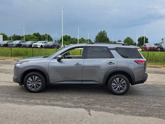 Used 2024 Gray Nissan SV image 4