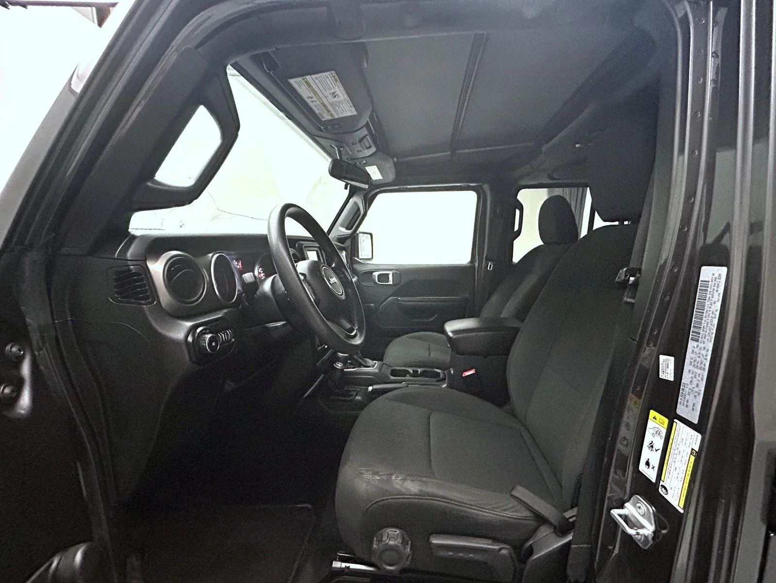 Used 2018 Gray Jeep Unlimited Sport image 10