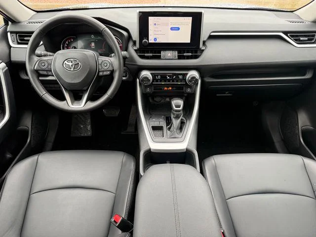 Certified Used 2025 SILVER SKY METALLIC Toyota XLE Premium image 20