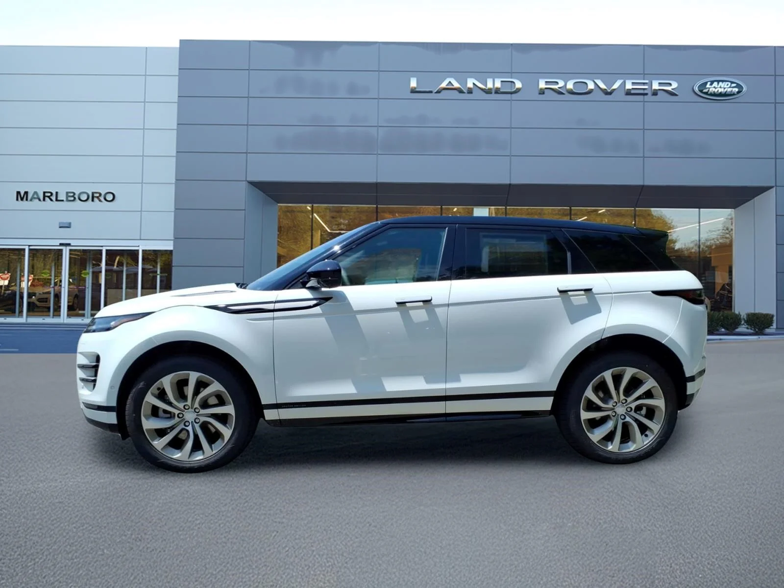 New 2026 Fuji White Land Rover P250 Hoxton Edition image 6