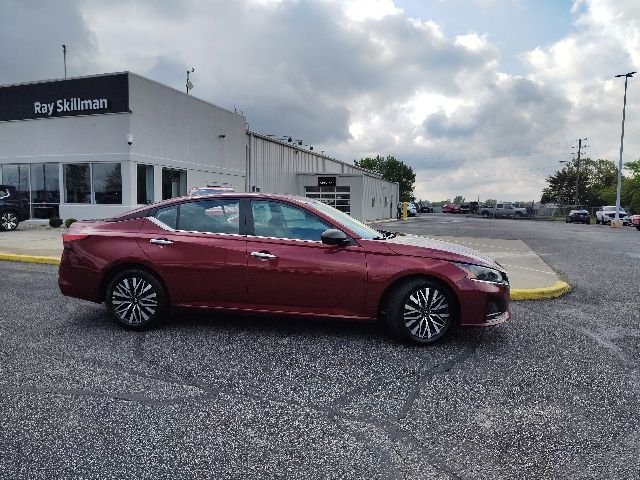 Used 2025 Red Nissan 2.5 SV image 8