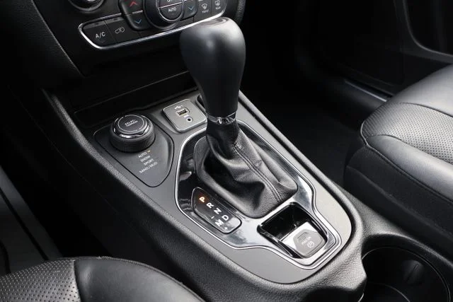 Used 2020 Green Jeep Limited image 23