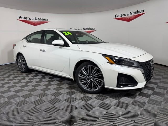 Used 2024 Pearl White Nissan 2.5 SL image 1