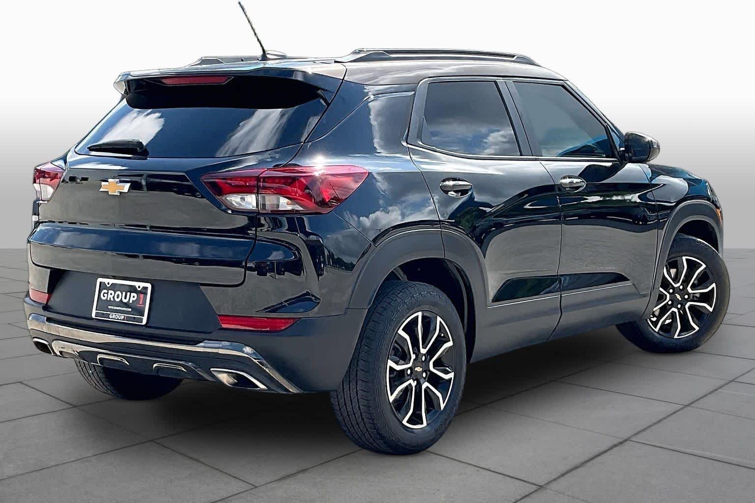 Used 2022 Mosaic Black Metallic Chevrolet ACTIV image 12