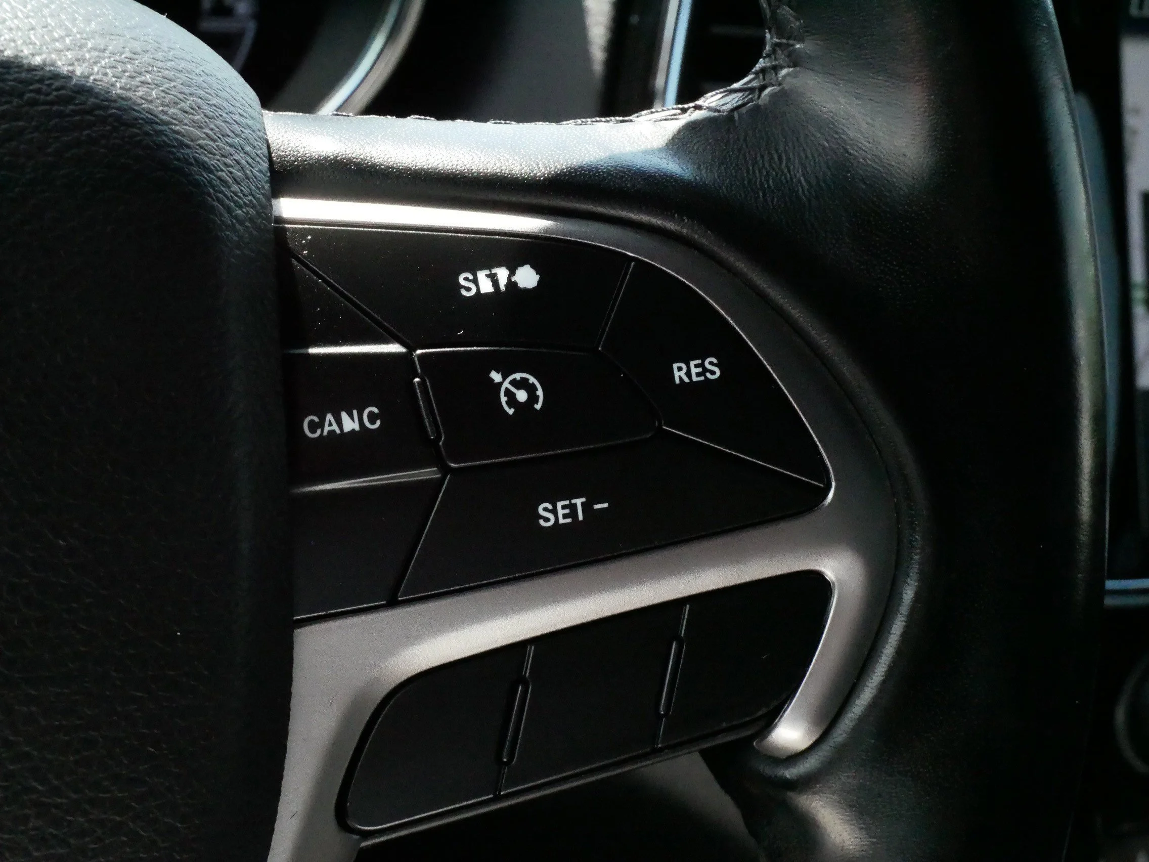 Used 2020 Velvet Red Pearlcoat Jeep Limited image 26